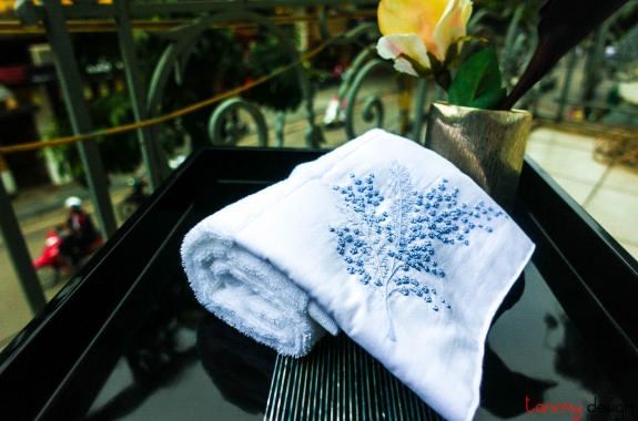 Embroidered towel - Big size 70x120cm -  mimosa